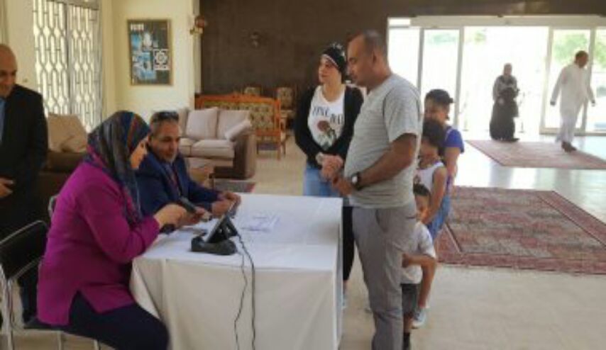 صور .. إقبال المصريين فى سلطنة عمان على التصويت فى الانتخابات الرئاسية المصرية