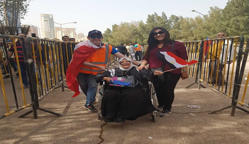 بالصور... مشاركة قوية لذوي الإعاقة في انتخابات الرئاسة المصرية بالكويت