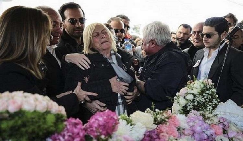 صور مؤثرة جدا لخطيب إبنة الثري التركي وهو يدفنها في قصر زفافهما!