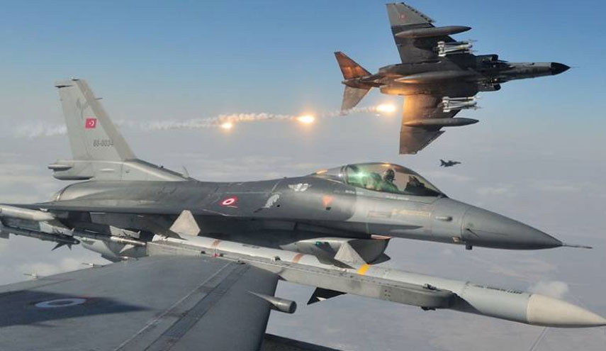 طائرات تركية تقصف مناطق حدودية في العراق