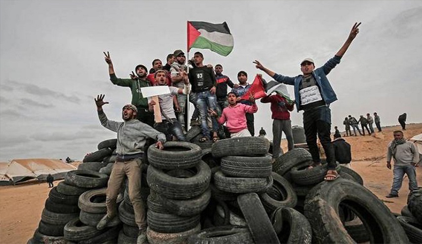  غزة تستعد لـ"جمعة الكوشوك".. حرق آلاف الإطارات بمسيرة العودة 