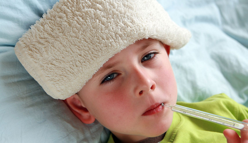 احترسوا.. هذه العادات لا تعالج طفلكم من السخونة وقد تضر بصحته