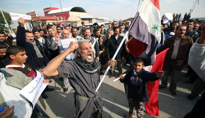 متظاهرون يقطعون طريق بغداد- كركوك في العراق