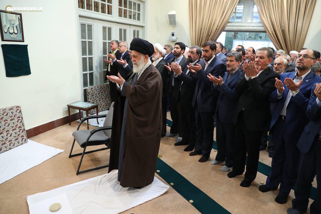 ديدار نوروزي جمعي از مسئولان با مقام معظم رهبري 
