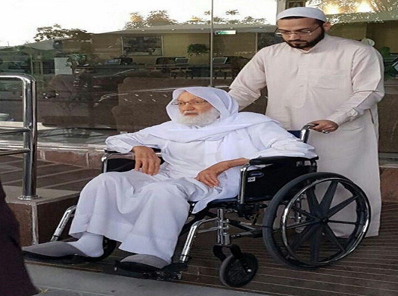  تصويري از  آيت الله عيسي قاسم  هنگام انتقال به بيمارستان