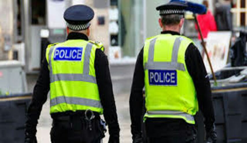 وسائل إعلام بريطانية: إصابة 6 أشخاص بحادث دهس أمام مركز تجاري في مانشستر