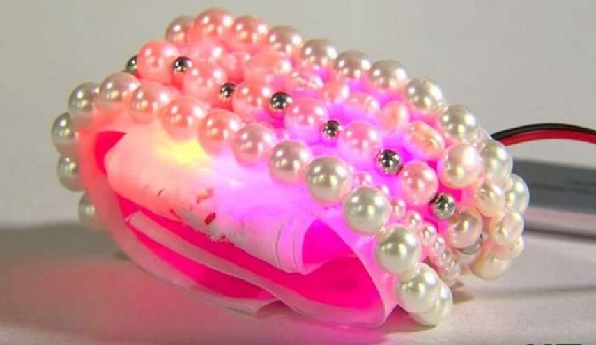 "سوار السلامة".. اختراع جديد للنساء فقط!