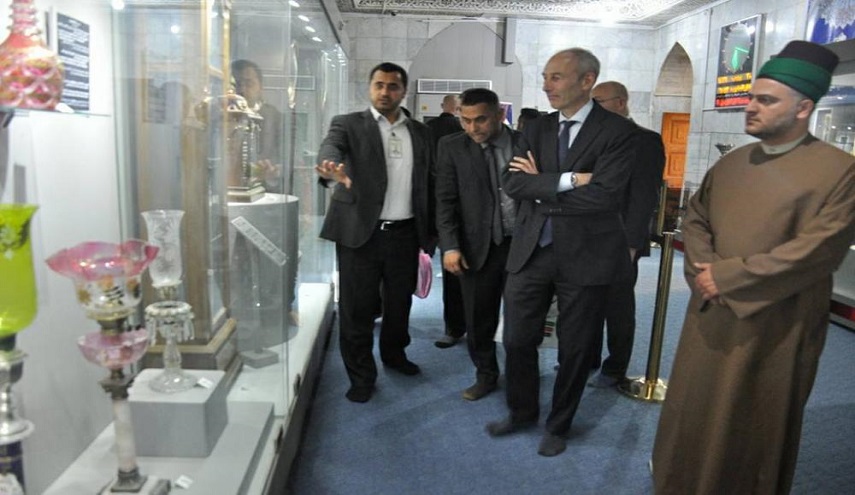 سفير اجنبي يزور العتبة العباسية المقدسة وهذا ما ادهشه؟!