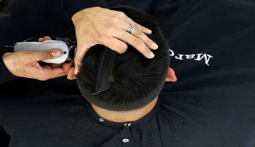 سجن حلاق بريطاني قص شعر طفل بـ "شكل بشع"