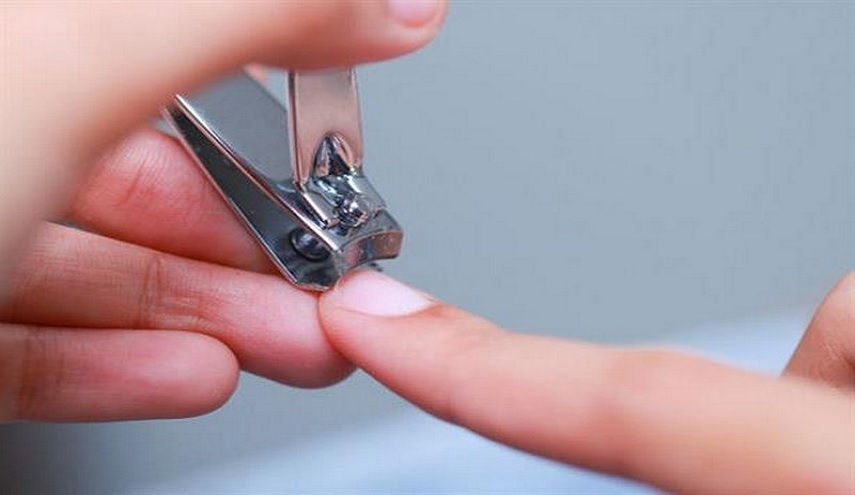 هل يكره تقليم الأظافر ليلا؟