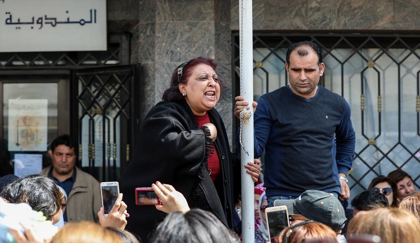 تونس.. إضرابات ودعوة لمقاطعة الانتخابات