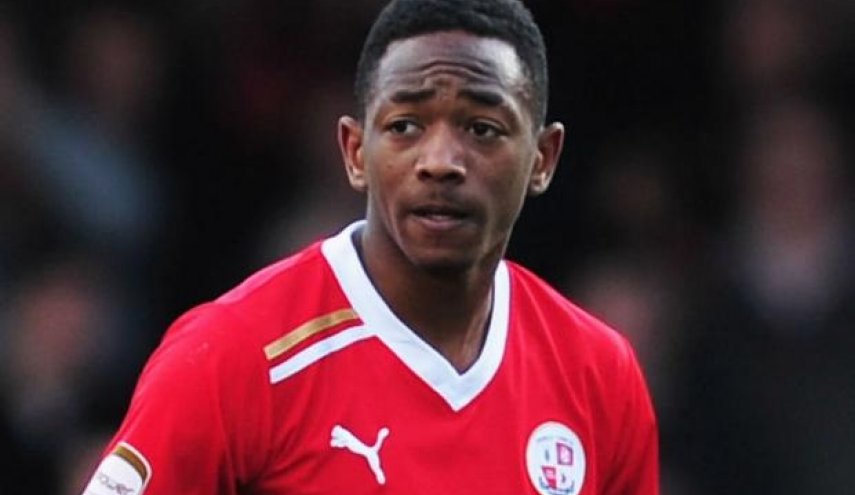 طرد لاعب أرسنال السابق من الملعب بسبب اسمه!