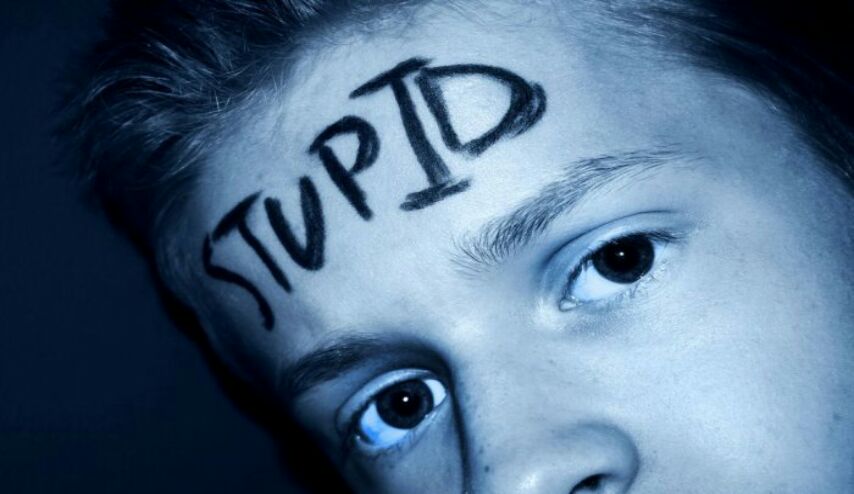 يلومون الآخرين على أخطائهم.. العادات الستّ للأشخاص الأكثر غباءً