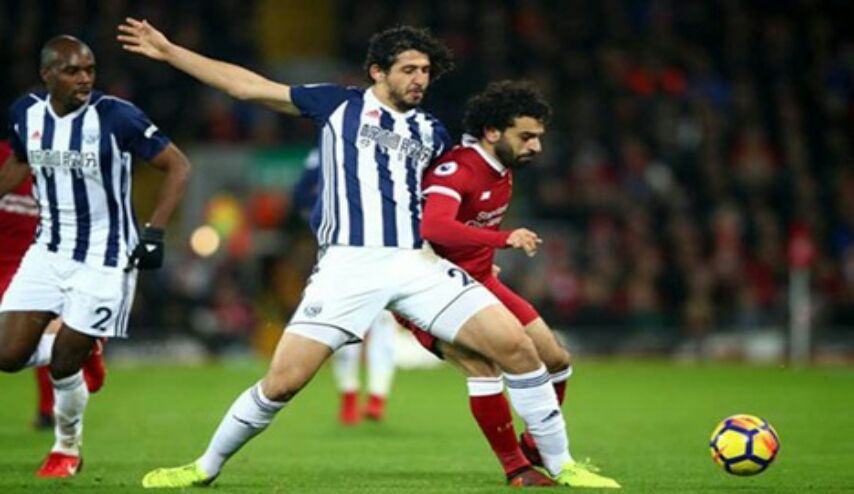 صلاح يتلقى لكمة من مواطنه حجازي.. والمواجهة تنتقل إلى تويتر