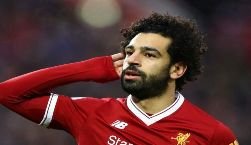 حقيقة منع "محمد صلاح" زوجته وأسرته من الظهور في وسائل الإعلام