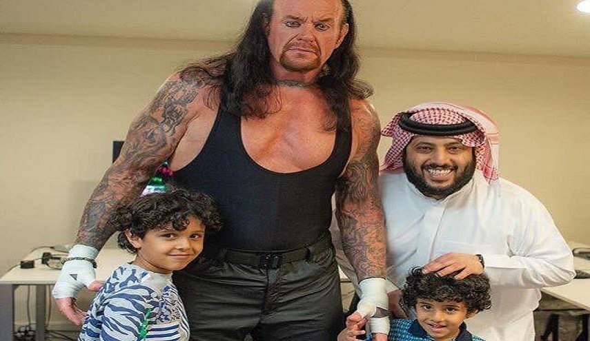 صورة رئيس هيئة الرياضة السعودي تثير سخرية مواقع التواصل