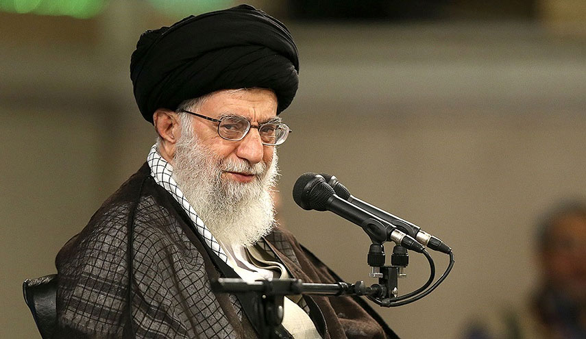 قائد الثورة مخاطبا الاعداء: عهد "اضرب واهرب" قد ولى