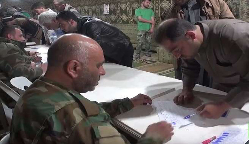 تطوع المئات من الشباب في الجيش السوري