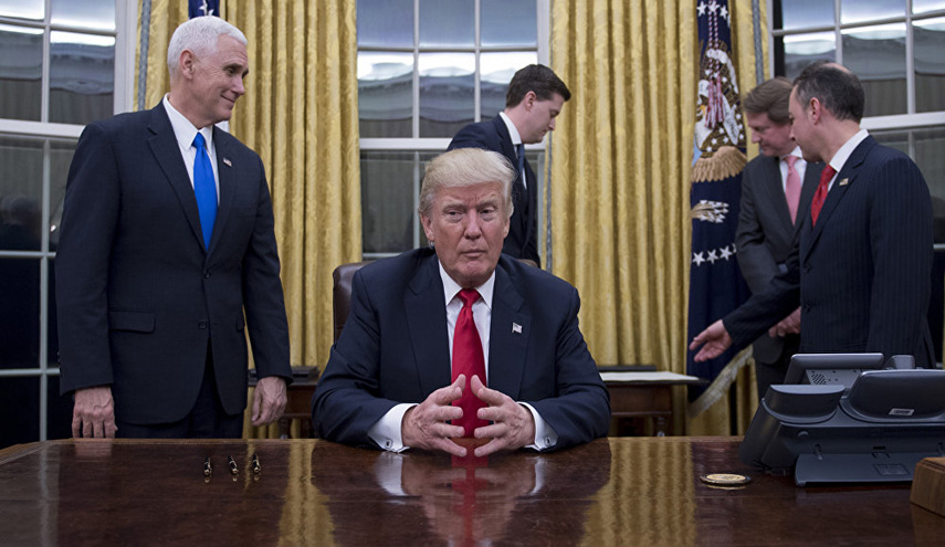 مسؤول بالبيت الأبيض: ترامب "غبي"