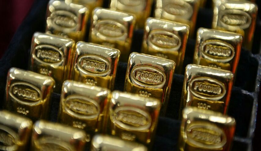 ملياردير عربي يحول نصف ثروته لذهب والسر ازمة خطيرة محدقة بالعالم !