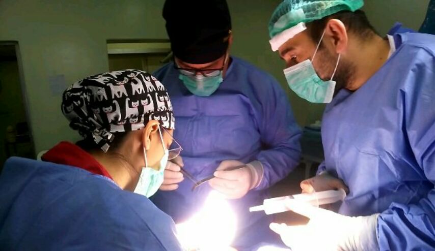 بالصور.. انقاذ طفل عراقي أصيب برصاصة طائشة اخترقت عمق دماغه