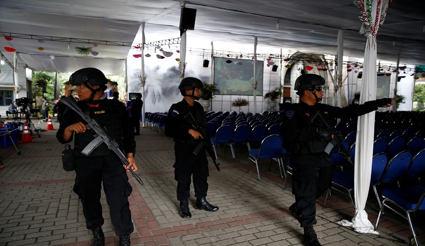 الارهاب يضرب اندونيسيا في كنائسها