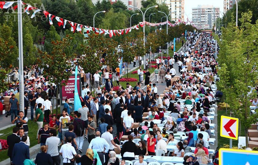 شكوه و بركت ماه مبارك رمضان در استانبول