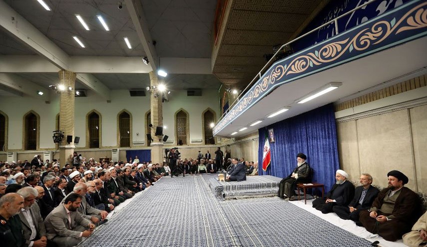 قائد الثورة الاسلامية: هزيمة اميركا قطعية ومؤكدة