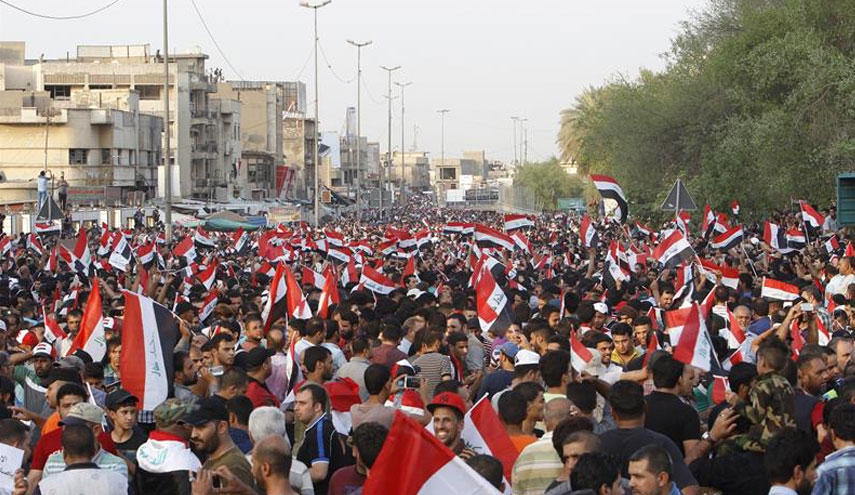 العشرات يتظاهرون في كربلاء المقدسة والسبب..