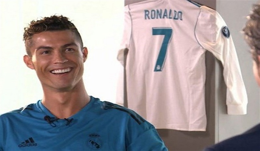 "رونالدو" يفاجئ عشاق النادي الملكي 