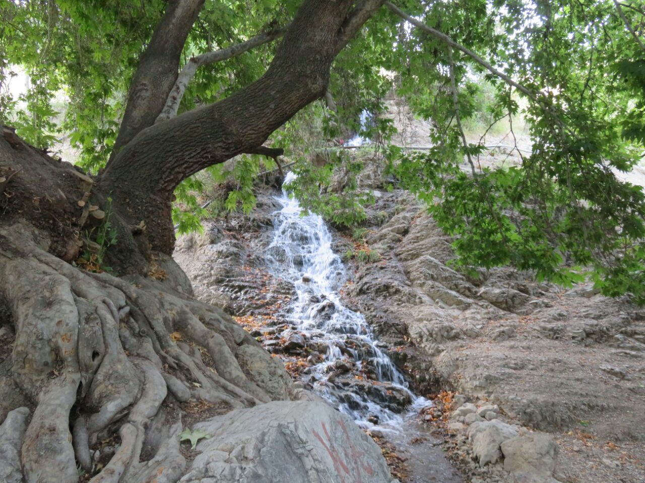 أرض الشلالات في نيشابور 