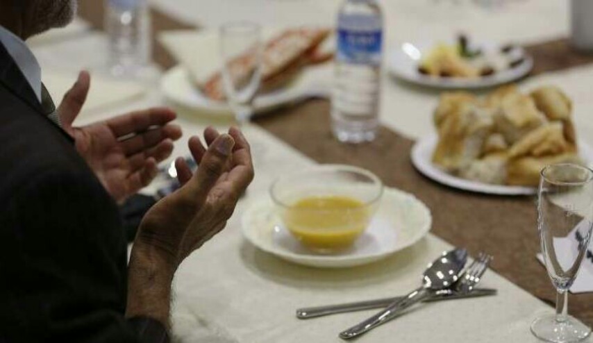 إذاعة مصرية ترفع آذان المغرب قبل موعده بـ7 دقائق!