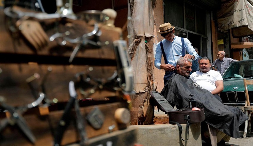 بالصور.. حلاق جوّال بدراجته الهوائية في ضواحي بيروت