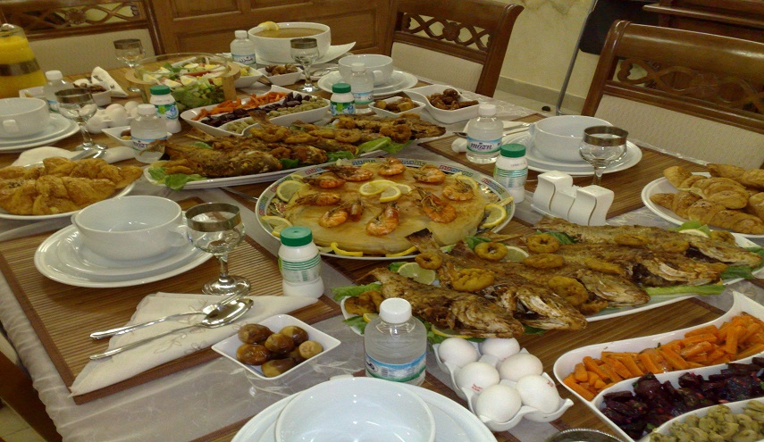 7 نصائح مهمة تعامل بها مع "عزومات" رمضان لتجنب زيادة وزنك!