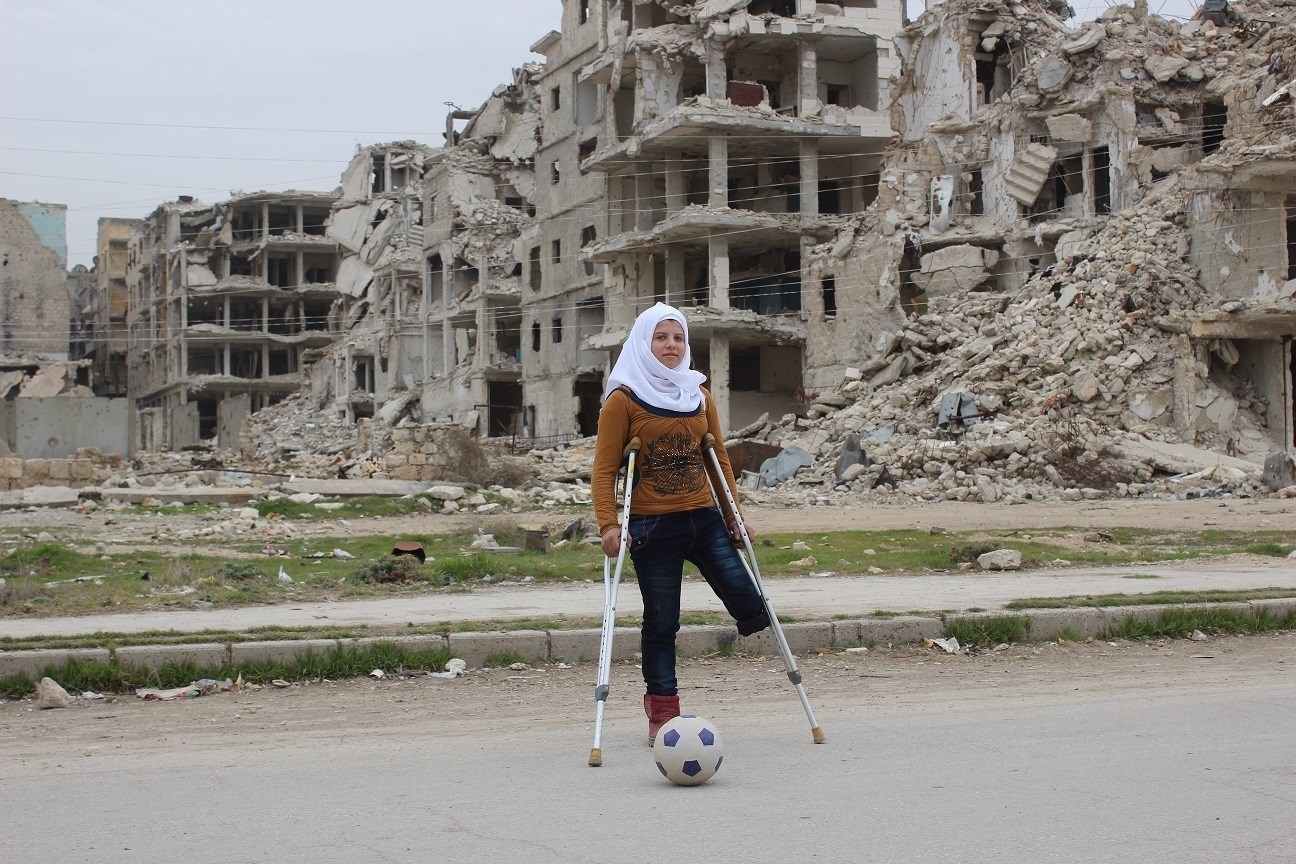  فوتبال سوري‌ها روي ويرانه‌هاي جنگ