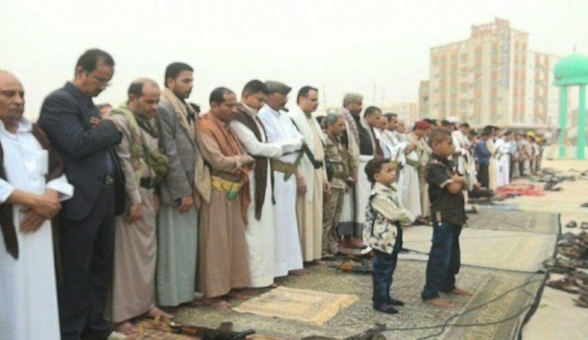 بالصور.. صلاة العيد في محافظة الحديدة اليمنية