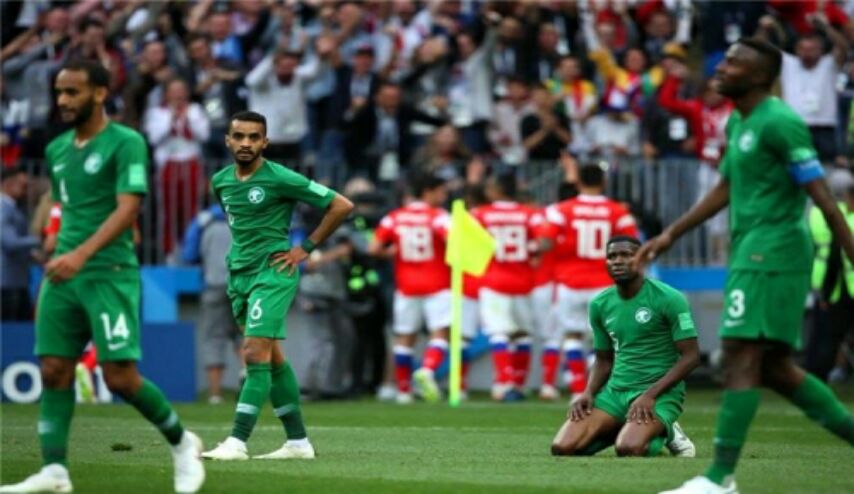 مدرب عراقي يُعلق على هزيمة السعودية أمام روسيا