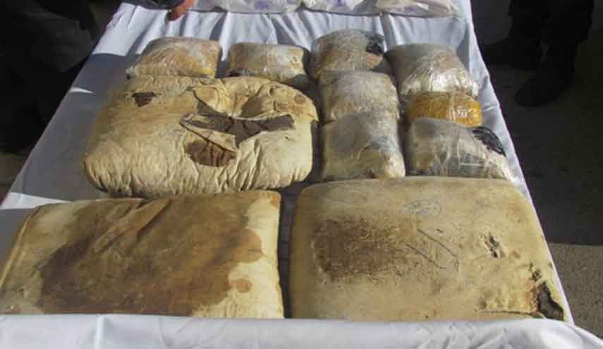 ضبط طن من المخدرات واعتقال 3 مهربين في جنوب ايران
