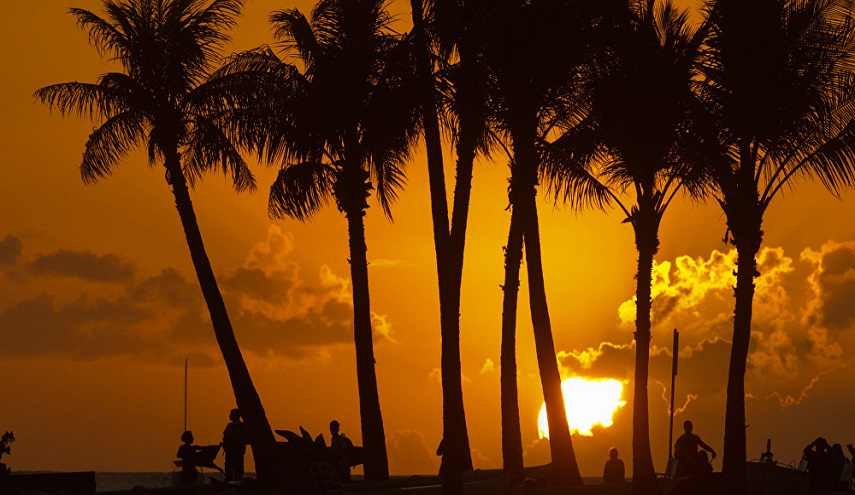 شاهد..مطر من الأحجار الكريمة في هاواي 