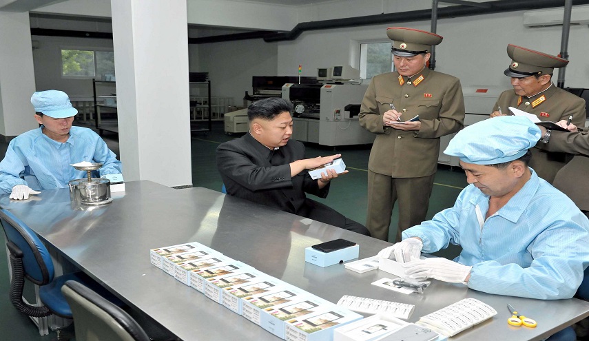 تعرف على الهواتف التي يستخدمها كيم جونغ أون!