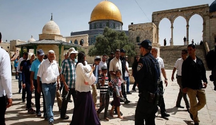 توتر بالأقصى والاحتلال يعتقل رئيس شعبة الحراس بالمسجد