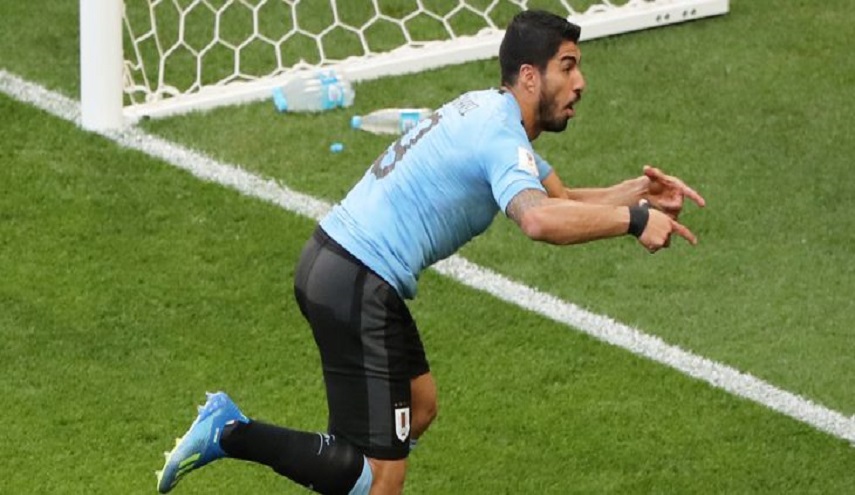 هل أهان سواريز السعودية بهذه الحركة بعد تسجيله الهدف ؟!