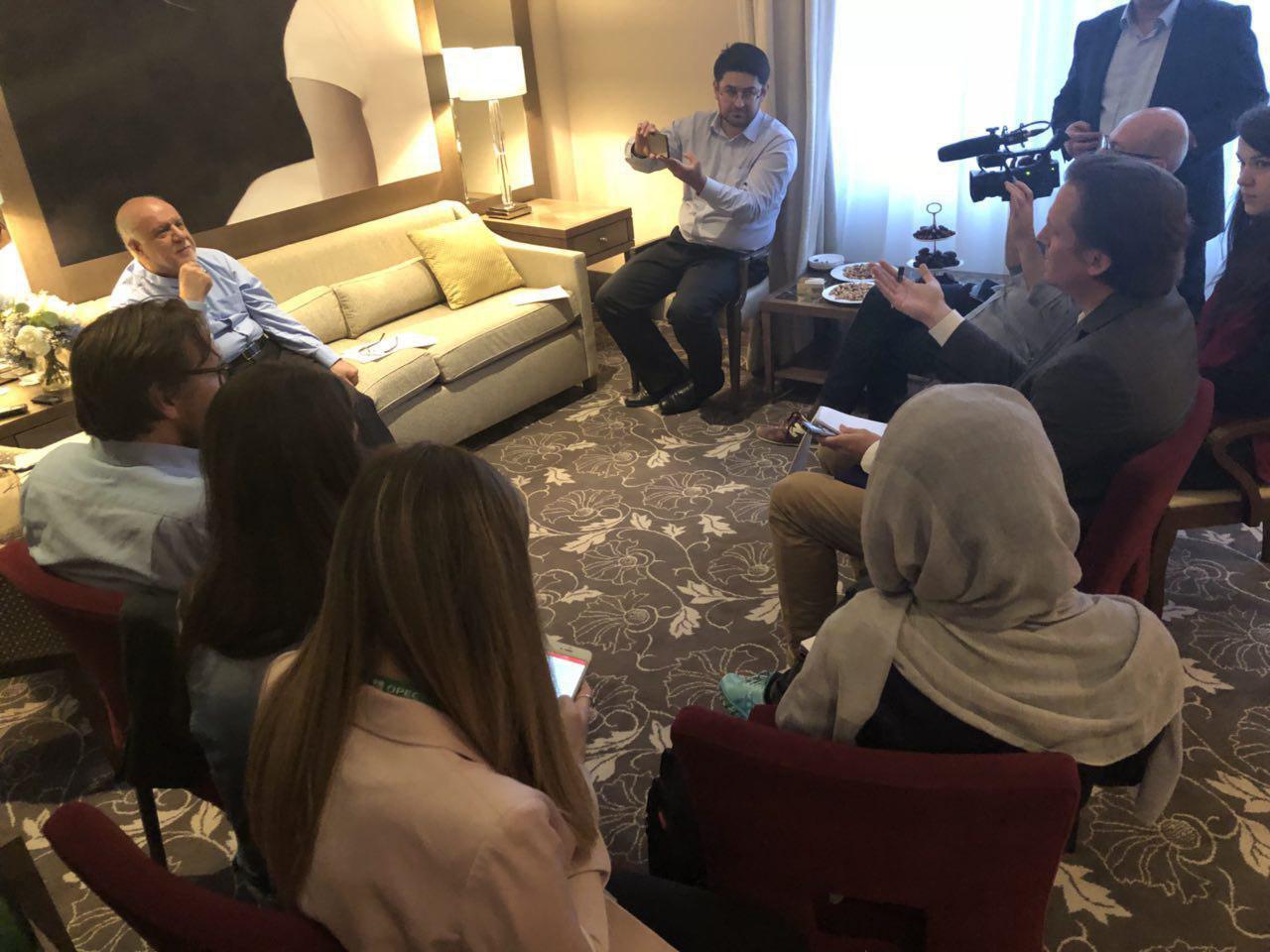 وزیر نفت : دنیا هوشیار باشد که ظرفیت عظیم تولید مازاد نفت، شبیه یک شوخی است