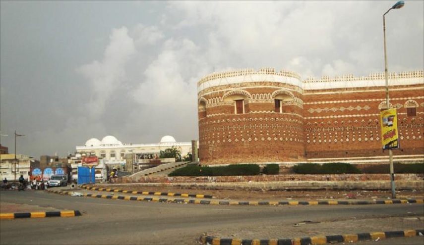 لن تدخلوا الحديدة حتى يلج الجمل في سم الخياط