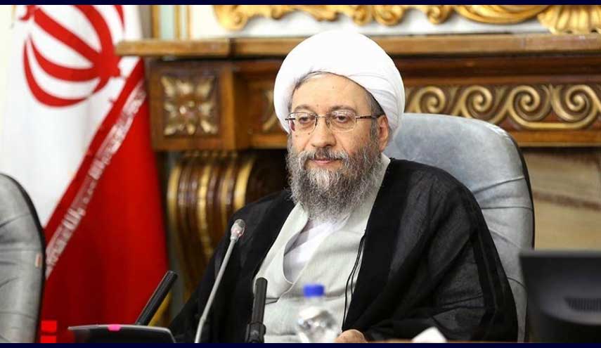 آملي لاريجاني: الإعدام والسجن 20 عاما بانتظار المخلين باقتصاد البلاد