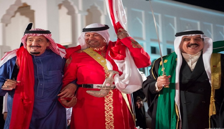  السعودية والكويت والإمارات تسد عجز المالية العامة للبحرين 