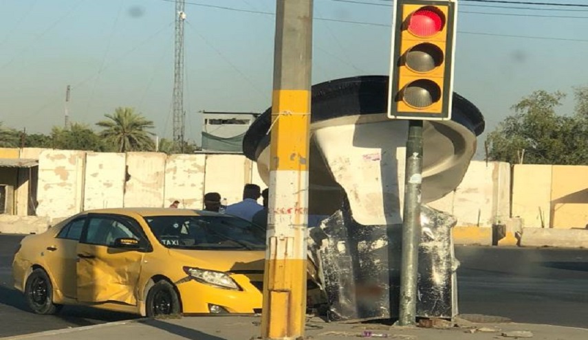  بالصور.. حادث فريد من نوعه وسط بغداد