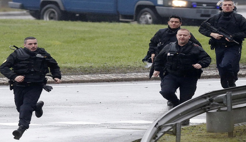  لص يفر من أحد السجون في فرنسا بطريقة الافلام ؟! 