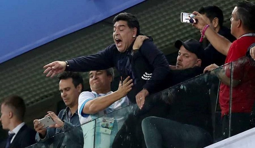 مارادونا يتلقى ضربة موجعة من الفيفا