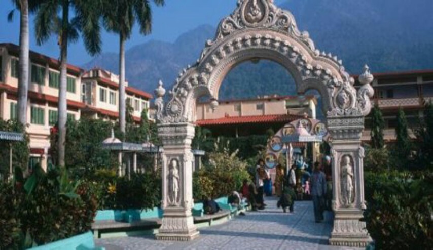 بالصور: غموض يحيط باختفاء السياح الأجانب في هذه البلدة